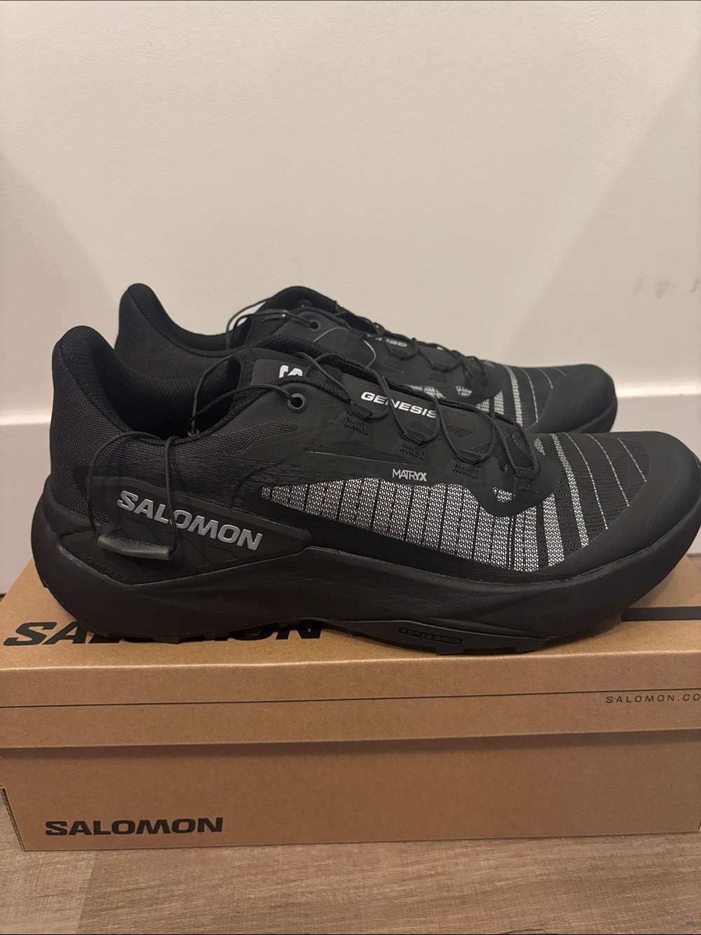 Salomon Men’s Genesis Black & Silver size 10 New with box